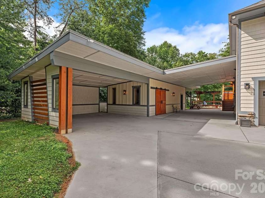 38 Little Forest Drive, Asheville, NC 28806.  MLS# CAR4411326, YatesRealty ID 41765. 