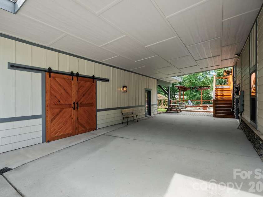 38 Little Forest Drive, Asheville, NC 28806.  MLS# CAR4411326, YatesRealty ID 41765. 