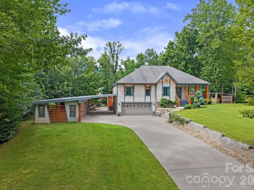 38 Little Forest Drive, Asheville, NC 28806.  MLS# CAR4411326, YatesRealty ID 41765. 