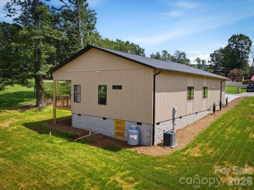 3143 2nd Street, Valdese, NC 28690.  MLS# CAR4410687, YatesRealty ID 41768. 