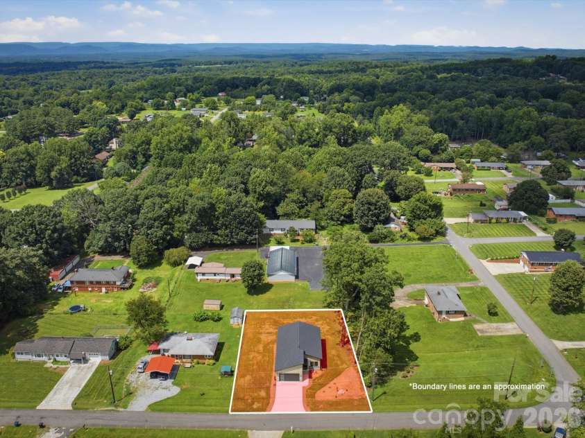 3143 2nd Street, Valdese, NC 28690.  MLS# CAR4410687, YatesRealty ID 41768. 