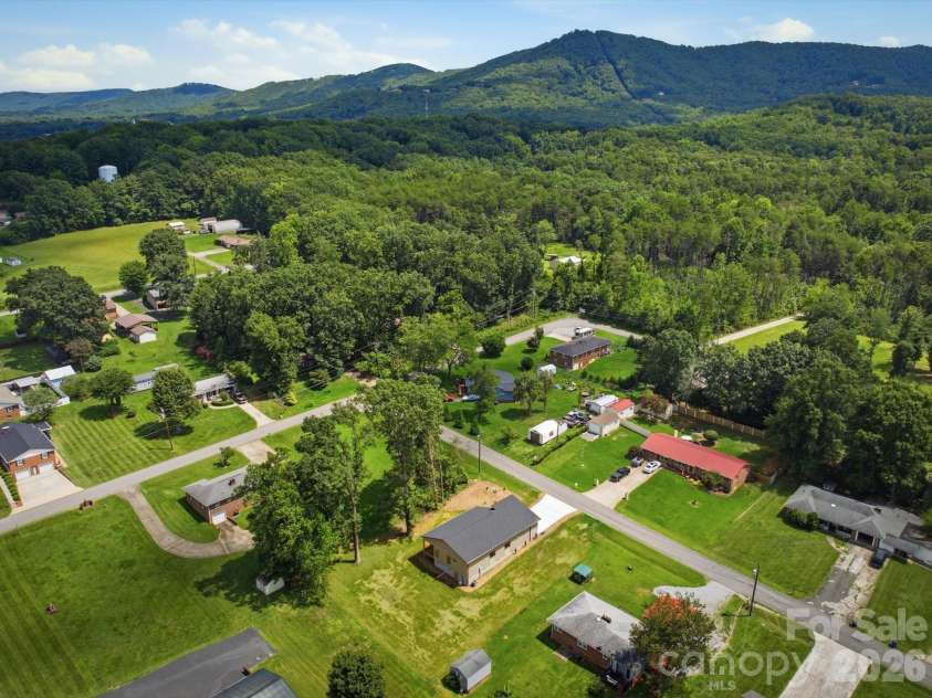 3143 2nd Street, Valdese, NC 28690.  MLS# CAR4410687, YatesRealty ID 41768. 