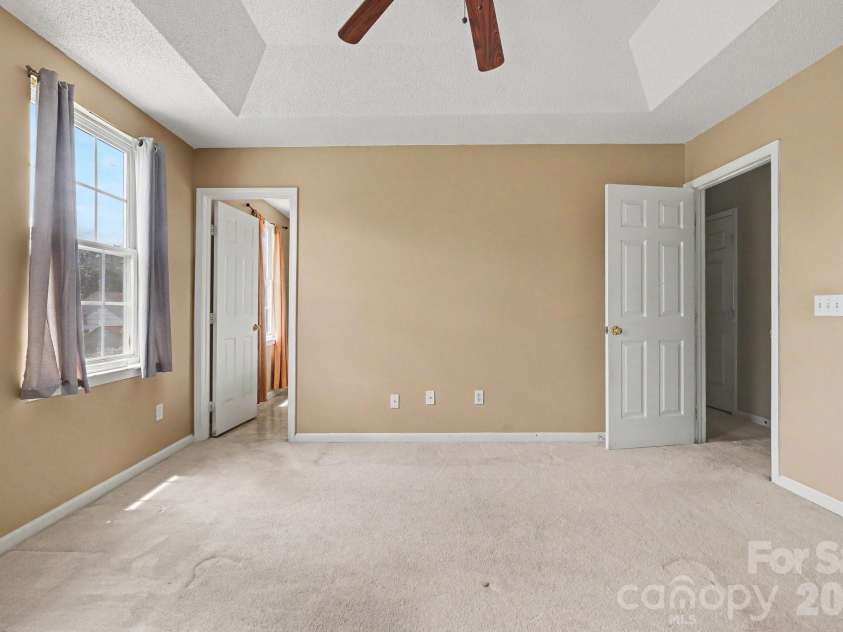 9813 Baxter Caldwell Drive, Charlotte, NC 28213.  MLS# CAR4411650, YatesRealty ID 41769. 