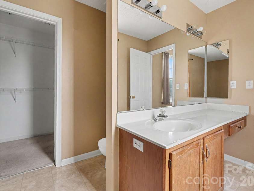 9813 Baxter Caldwell Drive, Charlotte, NC 28213.  MLS# CAR4411650, YatesRealty ID 41769. 