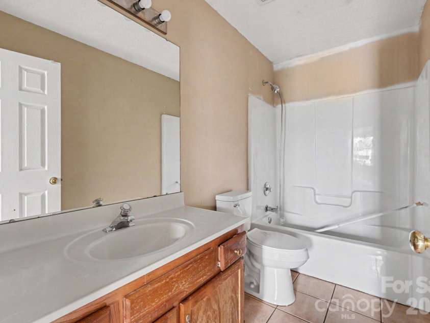 9813 Baxter Caldwell Drive, Charlotte, NC 28213.  MLS# CAR4411650, YatesRealty ID 41769. 
