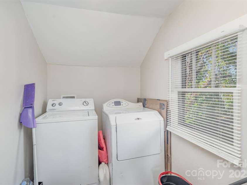 808 Harrisburg Drive, Lenoir, NC 28645.  MLS# CAR4319320, YatesRealty ID 4177. 