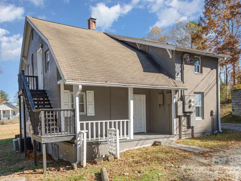 808 Harrisburg Drive, Lenoir, NC 28645.  MLS# CAR4319320, YatesRealty ID 4177. 