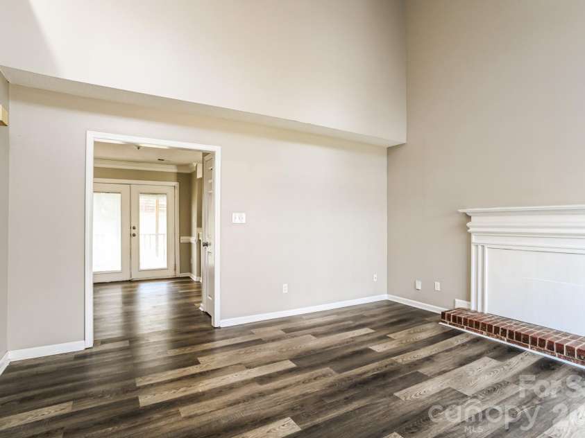 8425 Woodford Bridge Drive, Charlotte, NC 28216.  MLS# CAR4356495, YatesRealty ID 4177. 