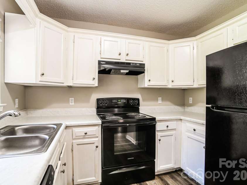 8425 Woodford Bridge Drive, Charlotte, NC 28216.  MLS# CAR4356495, YatesRealty ID 4177. 