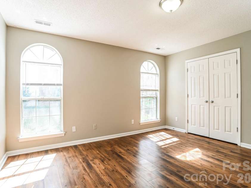 8425 Woodford Bridge Drive, Charlotte, NC 28216.  MLS# CAR4356495, YatesRealty ID 4177. 
