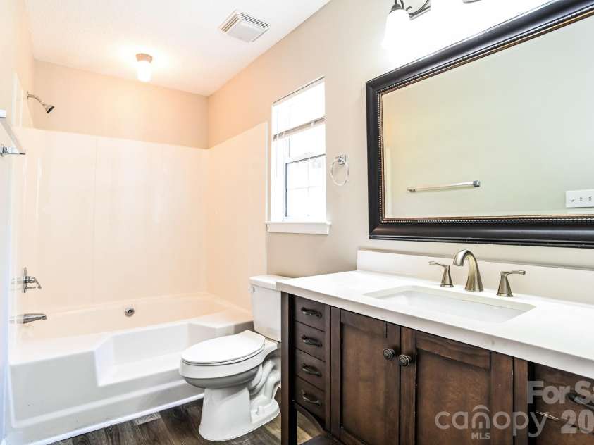 8425 Woodford Bridge Drive, Charlotte, NC 28216.  MLS# CAR4356495, YatesRealty ID 4177. 