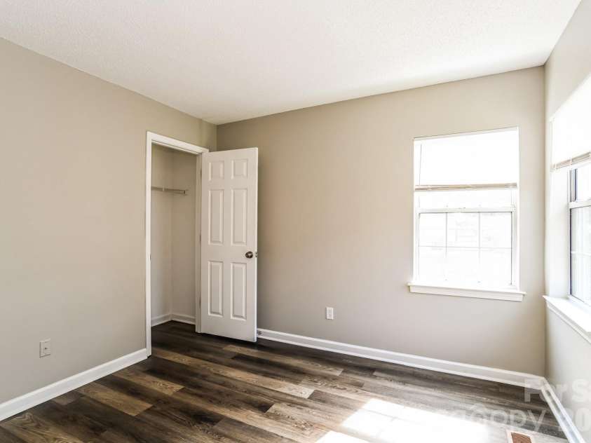 8425 Woodford Bridge Drive, Charlotte, NC 28216.  MLS# CAR4356495, YatesRealty ID 4177. 