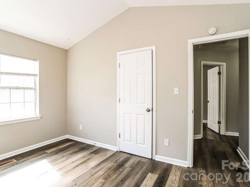 8425 Woodford Bridge Drive, Charlotte, NC 28216.  MLS# CAR4356495, YatesRealty ID 4177. 