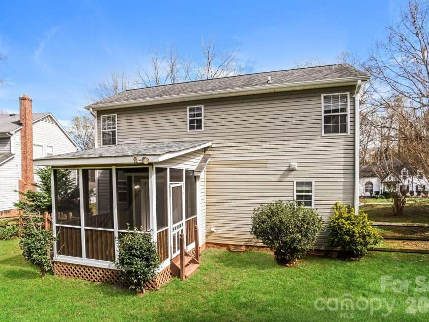 8425 Woodford Bridge Drive, Charlotte, NC 28216.  MLS# CAR4356495, YatesRealty ID 4177. 