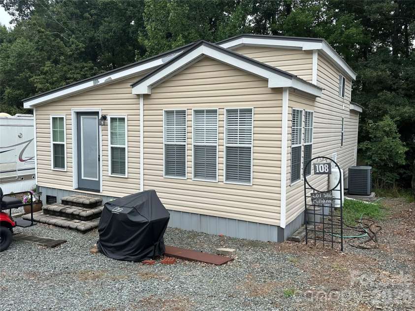 108 Hummingbird Circle, New London, NC 28127.  MLS# CAR4411380, YatesRealty ID 41770. 