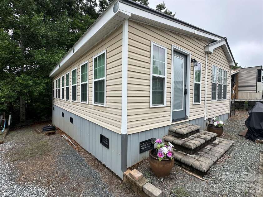 108 Hummingbird Circle, New London, NC 28127.  MLS# CAR4411380, YatesRealty ID 41770. 