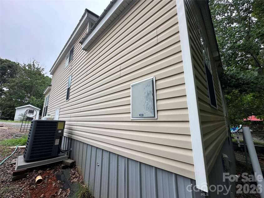 108 Hummingbird Circle, New London, NC 28127.  MLS# CAR4411380, YatesRealty ID 41770. 