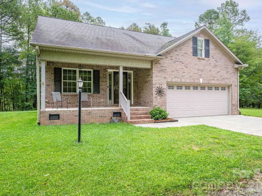 344 John Logan Lane, Gastonia, NC 28056.  MLS# CAR4410445, YatesRealty ID 41771. 344 John Logan Lane