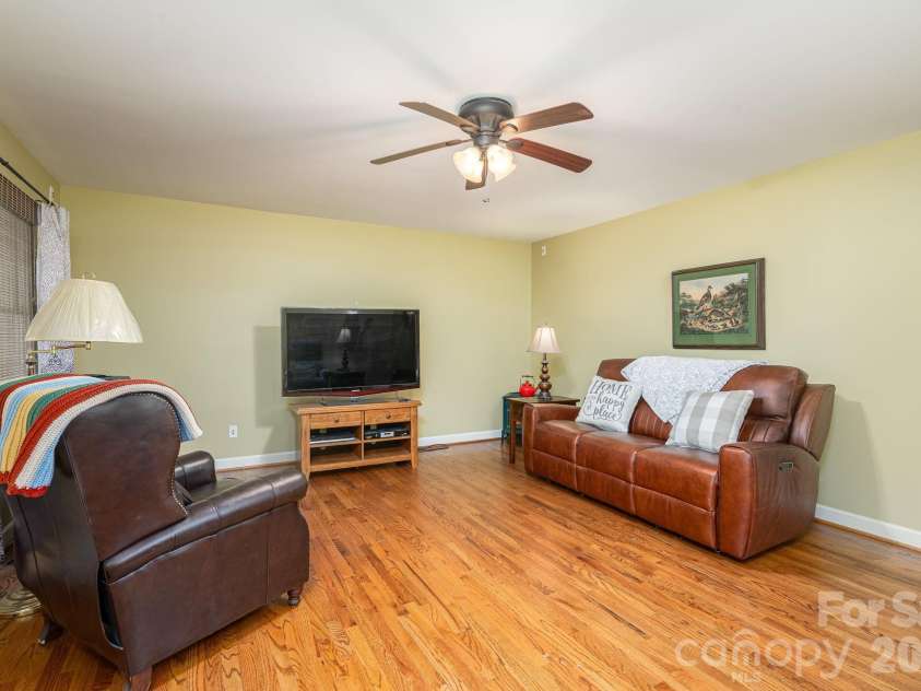 344 John Logan Lane, Gastonia, NC 28056.  MLS# CAR4410445, YatesRealty ID 41771. 