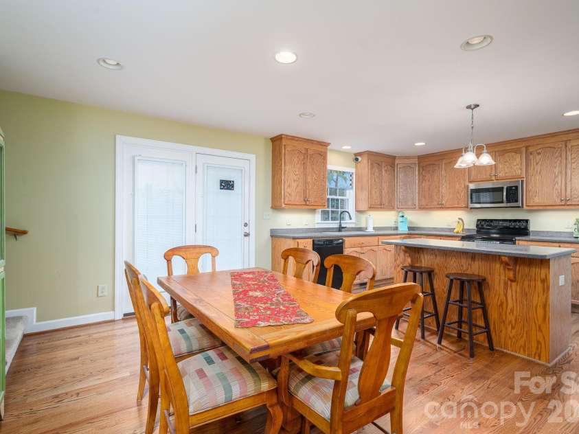 344 John Logan Lane, Gastonia, NC 28056.  MLS# CAR4410445, YatesRealty ID 41771. 