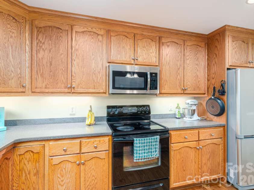 344 John Logan Lane, Gastonia, NC 28056.  MLS# CAR4410445, YatesRealty ID 41771. 