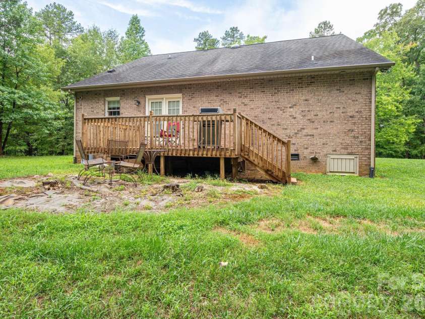 344 John Logan Lane, Gastonia, NC 28056.  MLS# CAR4410445, YatesRealty ID 41771. 