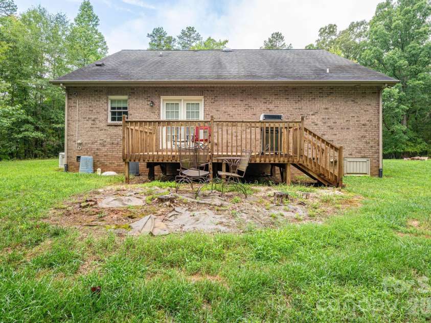 344 John Logan Lane, Gastonia, NC 28056.  MLS# CAR4410445, YatesRealty ID 41771. 