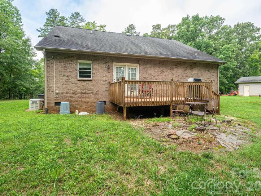344 John Logan Lane, Gastonia, NC 28056.  MLS# CAR4410445, YatesRealty ID 41771. 