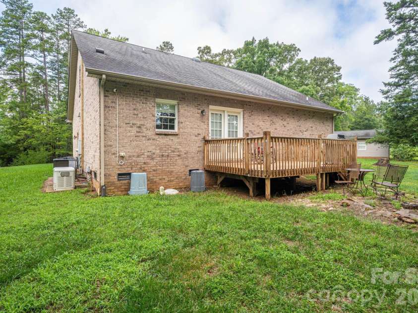 344 John Logan Lane, Gastonia, NC 28056.  MLS# CAR4410445, YatesRealty ID 41771. 
