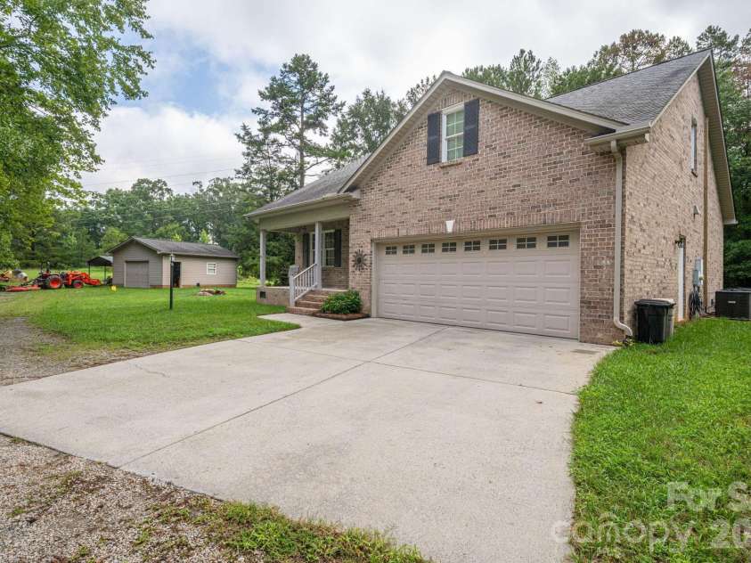 344 John Logan Lane, Gastonia, NC 28056.  MLS# CAR4410445, YatesRealty ID 41771. 