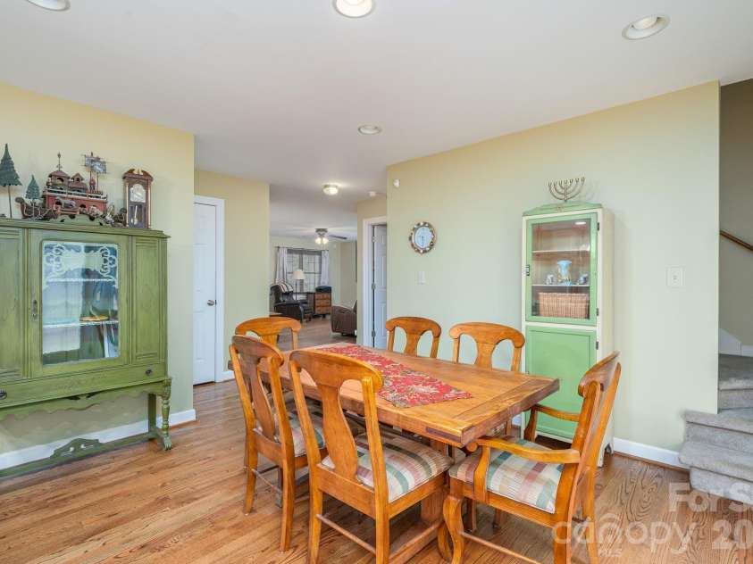344 John Logan Lane, Gastonia, NC 28056.  MLS# CAR4410445, YatesRealty ID 41771. Dining area