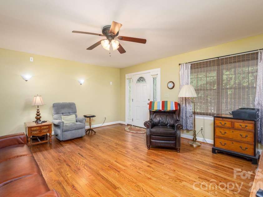 344 John Logan Lane, Gastonia, NC 28056.  MLS# CAR4410445, YatesRealty ID 41771. Great room