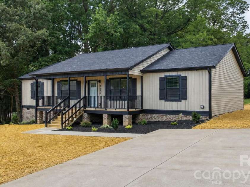 2274 Darwick Road, Winston Salem, NC 27127.  MLS# CAR4411764, YatesRealty ID 41772. 