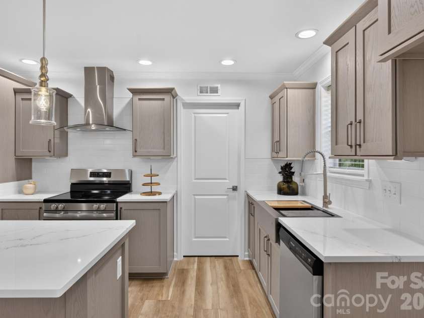 2274 Darwick Road, Winston Salem, NC 27127.  MLS# CAR4411764, YatesRealty ID 41772. 