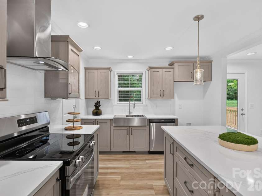 2274 Darwick Road, Winston Salem, NC 27127.  MLS# CAR4411764, YatesRealty ID 41772. 