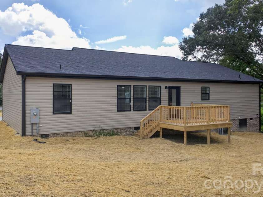 2274 Darwick Road, Winston Salem, NC 27127.  MLS# CAR4411764, YatesRealty ID 41772. 