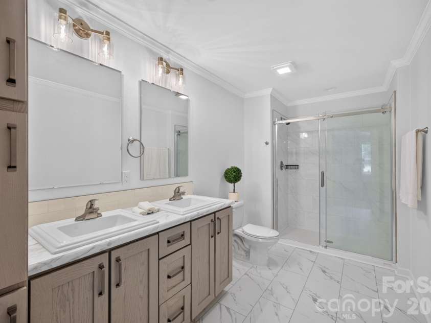 2274 Darwick Road, Winston Salem, NC 27127.  MLS# CAR4411764, YatesRealty ID 41772. En-Suite bathroom