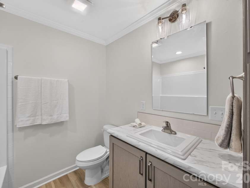 2274 Darwick Road, Winston Salem, NC 27127.  MLS# CAR4411764, YatesRealty ID 41772. Hall bath