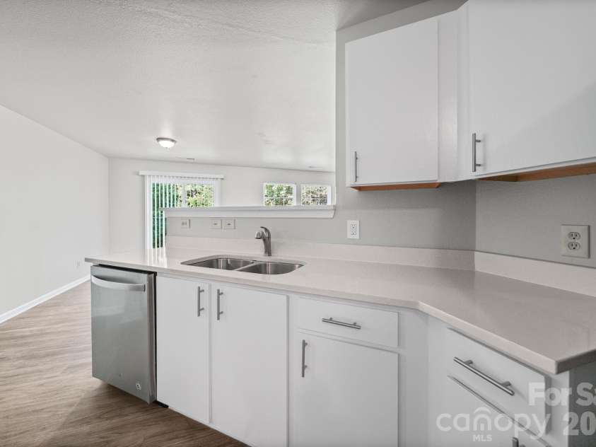 1604 Bray Drive, Charlotte, NC 28214.  MLS# CAR4409695, YatesRealty ID 41773. Kitchen
