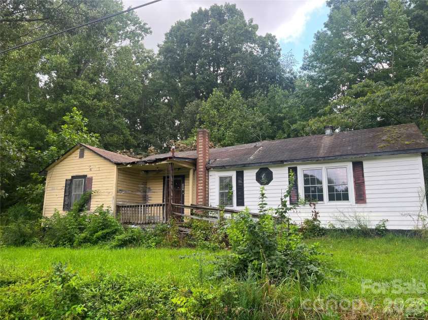 905 Ivey Lane, Statesville, NC 28677.  MLS# CAR4412032, YatesRealty ID 41775. 