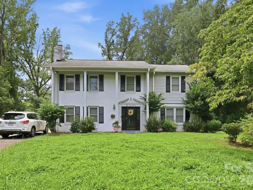 5914 Quiet Cove Court, Charlotte, NC 28215.  MLS# CAR4411070, YatesRealty ID 41777. 