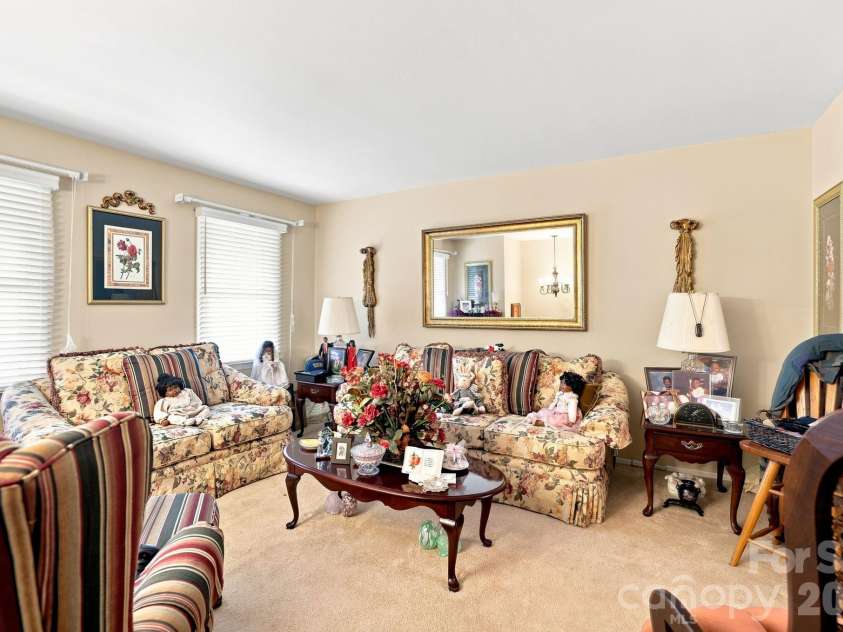 5914 Quiet Cove Court, Charlotte, NC 28215.  MLS# CAR4411070, YatesRealty ID 41777. 