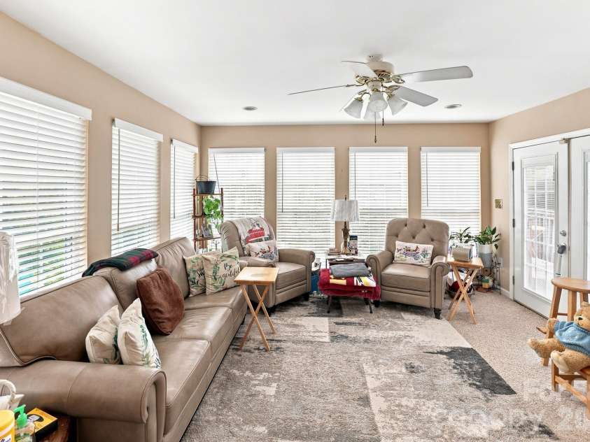 5914 Quiet Cove Court, Charlotte, NC 28215.  MLS# CAR4411070, YatesRealty ID 41777. 