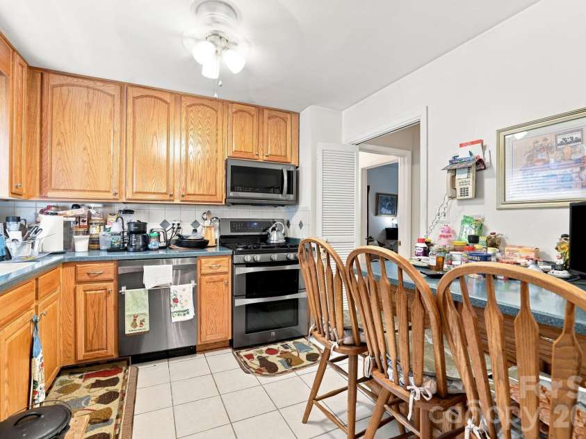 5914 Quiet Cove Court, Charlotte, NC 28215.  MLS# CAR4411070, YatesRealty ID 41777. 