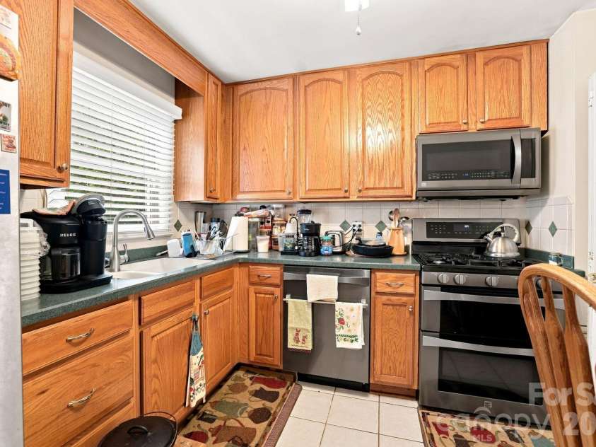 5914 Quiet Cove Court, Charlotte, NC 28215.  MLS# CAR4411070, YatesRealty ID 41777. 