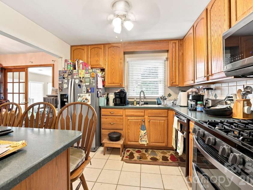5914 Quiet Cove Court, Charlotte, NC 28215.  MLS# CAR4411070, YatesRealty ID 41777. 