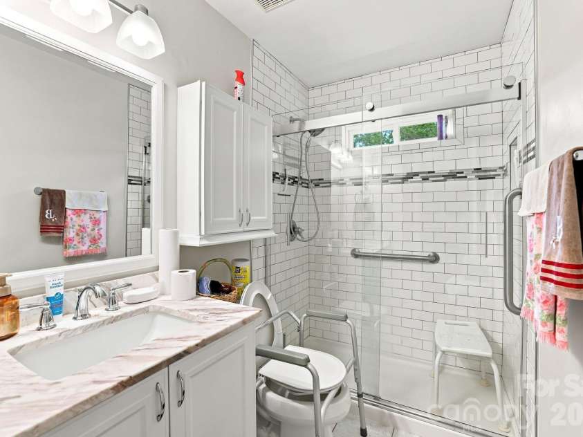 5914 Quiet Cove Court, Charlotte, NC 28215.  MLS# CAR4411070, YatesRealty ID 41777. 