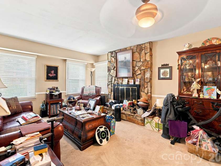 5914 Quiet Cove Court, Charlotte, NC 28215.  MLS# CAR4411070, YatesRealty ID 41777. 