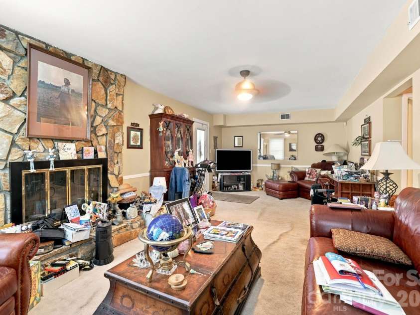 5914 Quiet Cove Court, Charlotte, NC 28215.  MLS# CAR4411070, YatesRealty ID 41777. 