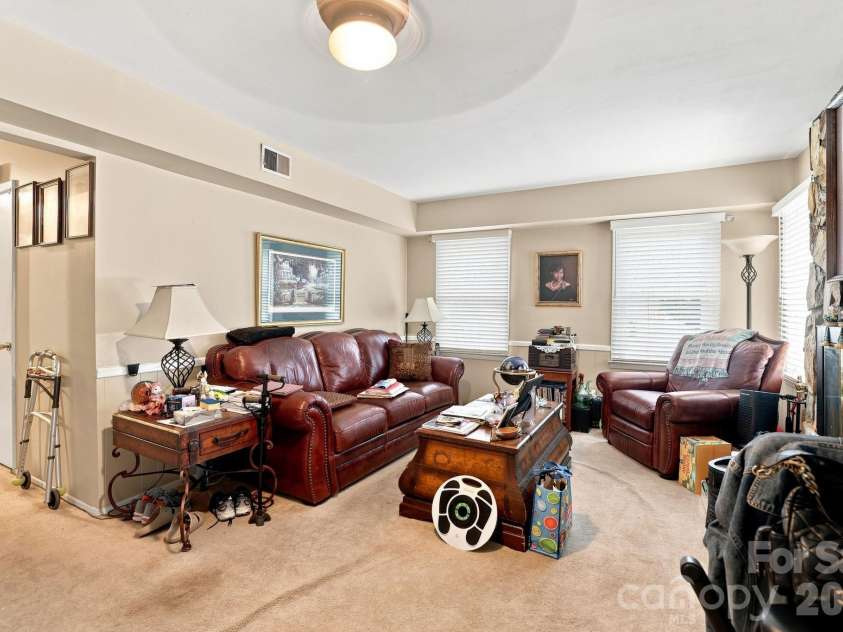 5914 Quiet Cove Court, Charlotte, NC 28215.  MLS# CAR4411070, YatesRealty ID 41777. 